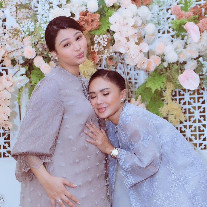 <p>Kartika tidak membagikan detail mengenai usia kehamilan dan jenis kelamin anak keduanya. Ia hanya memperlihatkan baby bump kehamilan yang sudah tampak besar, Bunda. (Foto: Instagram @yunishara36)</p>