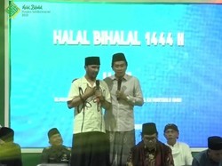 KH Anwar Zahid Roasting Ustaz Hanan Attaki Usai Dibaiat: Jangan Murtad Lagi!