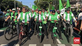 Kader PPP Gowes Sepeda Daftarkan Caleg DPR ke KPU