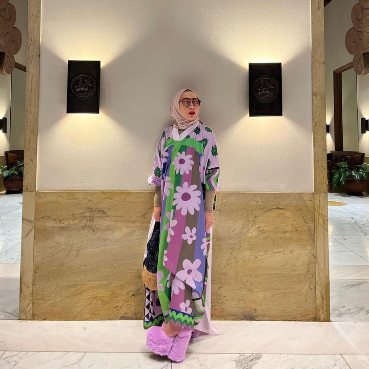 <p>Penampilan Melly Goeslaw berubah drastis selama beberapa waktu terakhir. Ia tengah menjalani program diet demi kesehatan tubuhnya. Berbagai metode telah ia lakukan, hingga pada akhirnya mencoba operasi bariatrik. (Foto: Instagram @melly_goeslaw)</p>