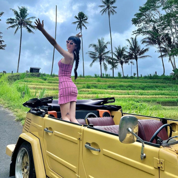 <p>Unggahan Nana saat di Bali pun membuat penggemar Tanah Air antusias. Melalui kolom komentar, mereka menyambut Nana dengan hangat, lho. "<em>Welcome to Indonesia</em>," ujar akun @_man****. (Foto: Instagram @jin_a_nana).<br /><br /><br /></p>
