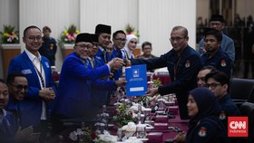 FOTO: Rombongan PAN Daftarkan Caleg 2024 ke KPU