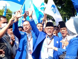 Zulhas Bawa Rombongan PAN Daftar Bacaleg Pemilu 2024 ke KPU