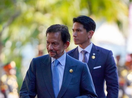 5 Potret Pangeran Mateen dari Brunei Dampingi Ayahanda Menikmati Keindahan Labuan Bajo