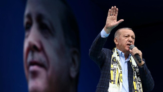 Presiden Turki Recep Tayyip Erdogan menegaskan hubungan baik Turki dengan Rusia dan tidak akan menjatuhkan sanksi seperti Barat. 