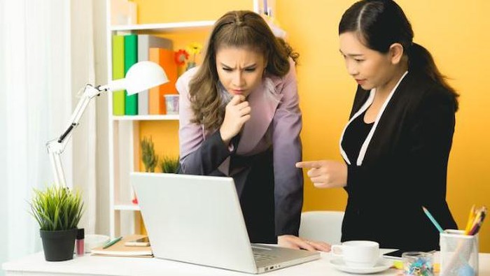 img-title Berkenalan dengan Productivity Paranoia, Ketika Pimpinan Sulit Percaya pada Anggota Timnya