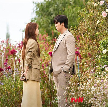 Shin Hye Sun dan Ahn Bo Hyun Saling Tatap di Tease 'See You In My 19th Life'