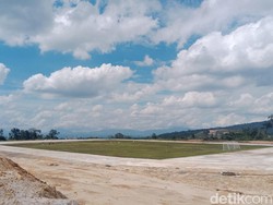 Penampakan Stadion Rp 33 M di Siosar yang Tak Bisa Dipakai