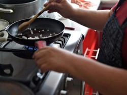 Tak Diberi Makan, ART Curhat Terpaksa Lahap Makanan Sisa Majikan