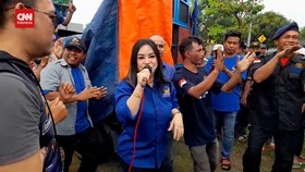 VIDEO: Daftar Jadi Caleg, Pedangdut Anisa Bahar Joget Di Kantor KPUD