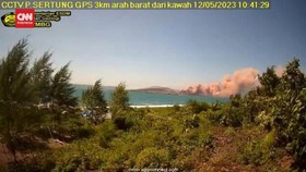 VIDEO: Gunung Anak Krakatau Erupsi, Abu Vulkanik Setinggi 2,5 KM