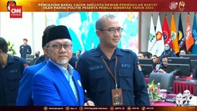 VIDEO: Bawa Rombongan Artis, Zulkifli Hasan Daftarkan Caleg PAN ke KPU