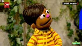 VIDEO: Sesame Street Perkenalkan Boneka Keturunan Filipina Pertama
