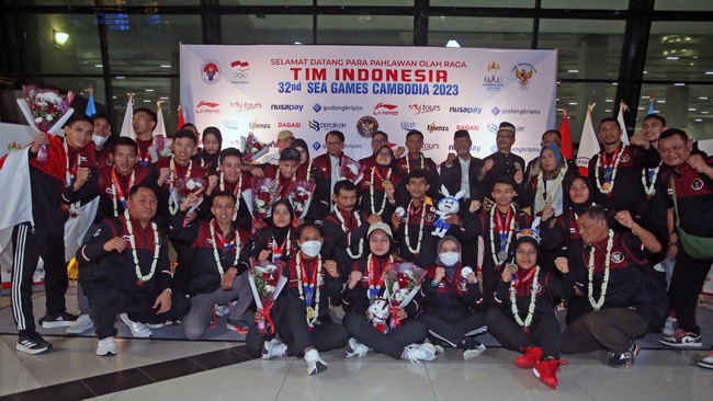 Atlet silat Indonesia Bayu Lesmana dikabarkan dipaksa mundur atau WO pada final kelas tanding U-45 putra SEA Games 2023. Berikut kronologi insiden tersebut.
