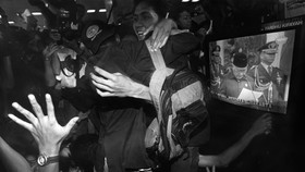 FOTO: 25 Tahun Reformasi dalam Kenangan Hitam dan Putih