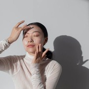 Jangan Bingung, Begini Cara Mengaplikasikan Ulang Sunscreen Saat Pakai Makeup