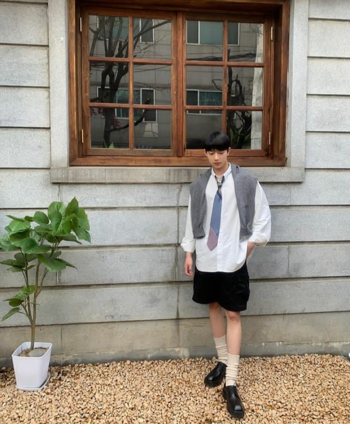 Foto pre-debutnya sempat menjadi bahan perbincangan, saat SM Entertainment mengumumkan anggota baru NCT. Joon Young sempat dikira sebagai Sungchan oleh penggemar NCT/Foto: instagram.com/sm_actist