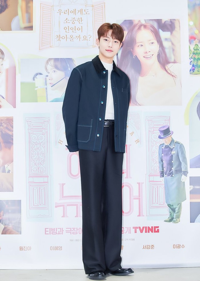 Ia menjadi aktor muda yang tampil dalam film, “A Year-End Medley” pada 2021. Dalam film yang juga dibintangi Lee Dong Wook, Yoona dan sederet bintang drakor lainnya itu, Joon Young berperan sebagai Park Se Jik/Foto: hancinema.net