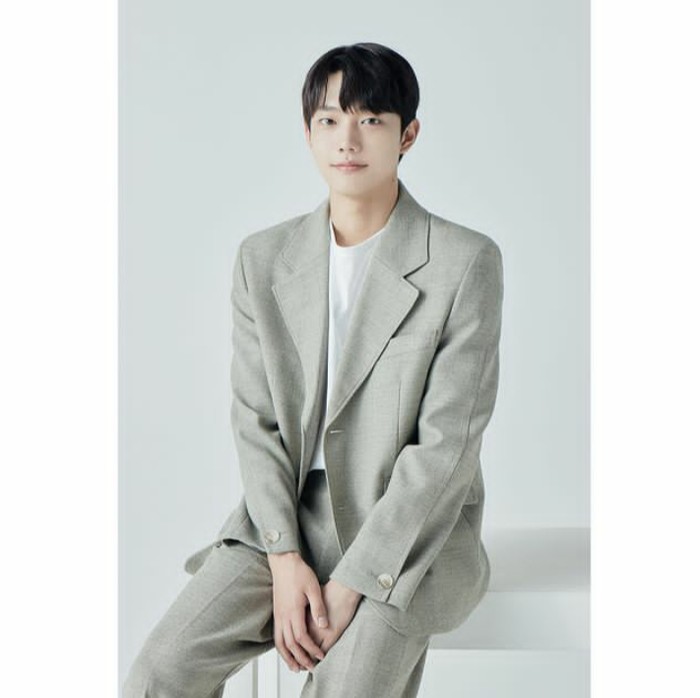 Cho Jun Young mendapat peran utama pertamanya dalam drama “All That We Loved” di 2023.