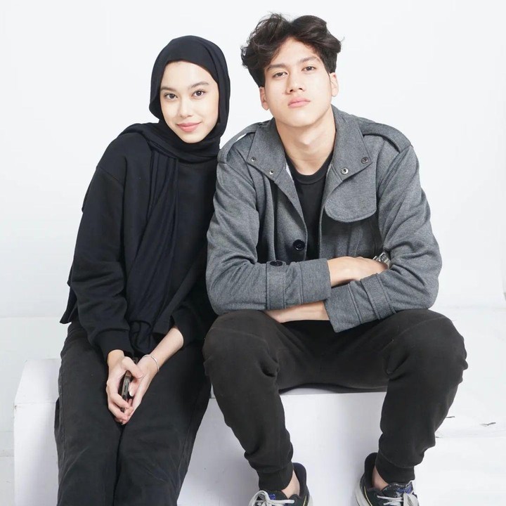 <p>Tak disangka, unggahan tersebut pun banjir komentar netizen yang memuji paras anak-anak Lyra Virna dan Fadlan, Bunda. <em>"Masha Allah keluarga good looking semoga selalu bahagia sehat semuanya om,"</em> tulis <em>@princess.azal****,</em> <em>"MasyaAllah cantik2 dan ganteng2,"</em> tulis akun <em>@asmiyanti****.</em> (Foto: Instagram@fadlanmuhammad)</p>