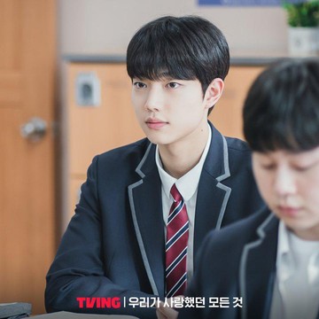 img-title Potret Jo Joon Young Aktor yang Menjadi Sahabat Sekaligus 'Saingan' Sehun EXO di Drakor All That We Loved
