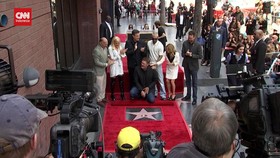 VIDEO: Momen Blake Shelton Terima Bintang Hollywood Walk of Fame
