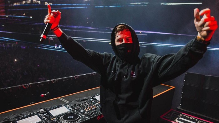 Viral! Alan Walker Promosi Lagu Terbaru Bak Seorang Caleg, Pasang Poster di Jalanan Ibu Kota