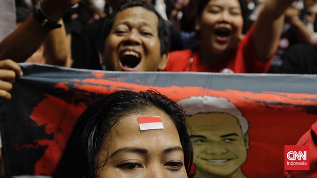 Kelompok relawan Ganjar mengkritik sejumlah kelompok relawan Jokowi yang menyatakan dukungan kepada Prabowo Subianto.