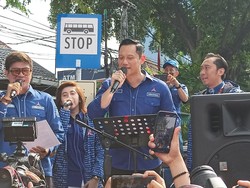 Aksi AHY Nyanyi-Joget Bareng Kader Sebelum Daftarkan Bacaleg ke KPU