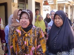 Mensos Risma Sambangi Bocah Sumenep Pengidap Cerebral Palsy