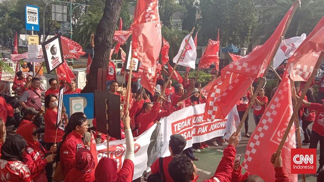 Dua calon anggota legislatif (caleg) dari Partai Solidaritas Indonesia (PSI) menyatakan mundur sebagai kader dan pencalegan mereka dari partai tersebut.