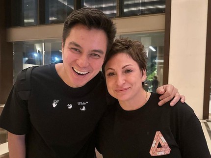 Terpopuler: Mengenal Samantha Tzovoloz, Sosok Penting di Balik Datangnya Coldplay ke Indonesia