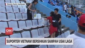 VIDEO: Suporter Vietnam Bersihkan Sampah Usai Laga