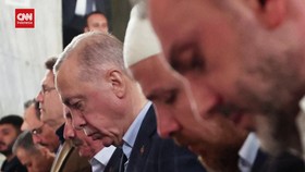 VIDEO: Erdogan Salat Berjamaah di Hagia Sophia Jelang Pilpres Turki