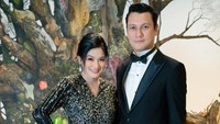 Tepis Isu Miring, 7 Potret Titi Kamal & Christian Sugiono Hadir di Pernikahan Jessica Mila
