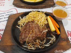 Hits di Bandung! Warung Steak Si Mantan Punya Steak Enak dan Murah