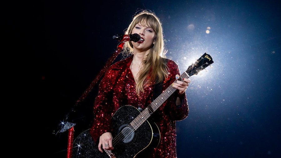 ATLANTA, GEORGIA - APRIL 28: FOR EDITORIAL USE ONLY. (EDITORS NOTE: Image created using a star filter) Taylor Swift performs onstage during The Eras Tour at Mercedes-Benz Stadium on April 28, 2023 in Atlanta, Georgia. (Photo by Terence Rushin/TAS23/Getty Images for TAS Rights Management)
