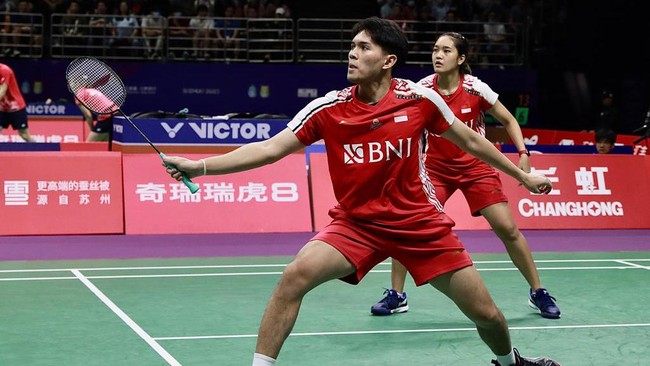 Indonesia menyisakan dua wakilnya ke semifinal Thailand Open 2025 usai Adnan Maulana/Indah Cahya Sari Jamil kalah di babak perempat final, Jumat (16/5).