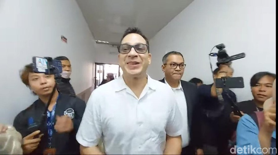 Ari Wibowo Proses cerai Ari Wibowo dan Inge Anugrah