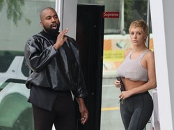 Kanye West Punya Tim untuk Mendandani Istri yang Sering Pakai Baju Stoking