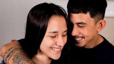 img-title Isu Diselingkuhi Suami, Pengorbanan Dahlia Poland soal Agama & Nikah Muda Disorot