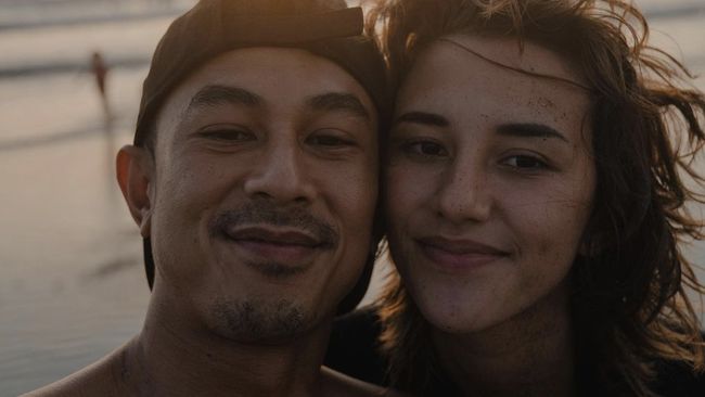 Kuasa hukum ungkap alasan Dahlia Poland gugat cerai Fandy Christian setelah sembilan tahun menikah.