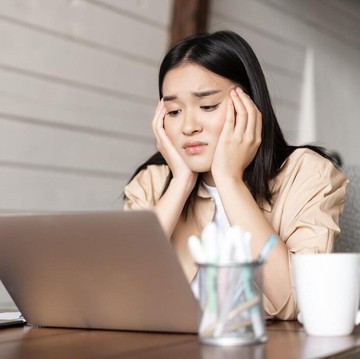 img-title Ramai Isu Orang Ketiga, Begini Cara Mengatasi Rasa Was-was Terhadap Pasangan