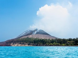 Mengenal Gunung Anak Krakatau: Sejarah dan Fakta-faktanya