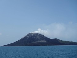 Status Gunung Anak Krakatau Turun Jadi Waspada