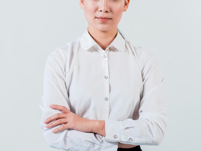 Ilustrasi perempuan baju putih/Foto: Freepik.com/