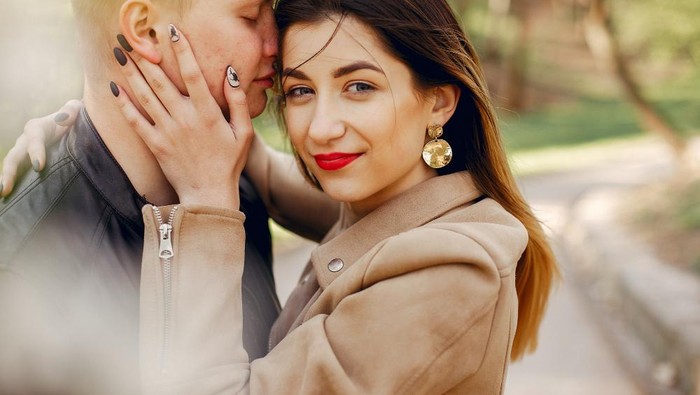 img-title Jangan Terburu-Buru! Ini 7 Kesalahan Perempuan saat Menginginkan Komitmen dari Pasangan