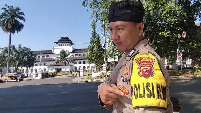CNN Indonesia menyambangi wilayah hukum Polsek Tambora, Jakbar, yang menjadi Pilot Project penerapan program Polisi RW.