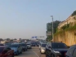 Lalin Tol JORR Kampung Rambutan Arah Cilandak Macet Panjang