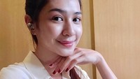 <p>Maudy Mikha Maria Tambayong atau lebih dikenal sebagai Mikha Tambayong merupakan artis muda Tanah Air yang berbakat. Istri Deva Mahenra itu mengawali karier sebagai model pada 2008. (Foto: Instagram @miktambayong)</p>
